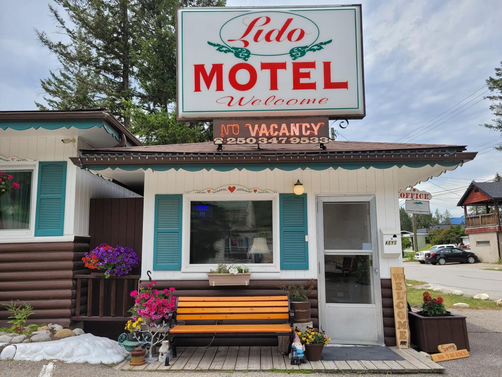 Lido Motel Radium Hot Springs Εξωτερικό φωτογραφία